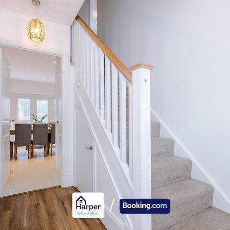 4 Bedroom By Harperletting Short Lets & Serviced Accommodation Chester With Detached Games Room Drive Long Or Short Stays Christleton Eksteriør billede