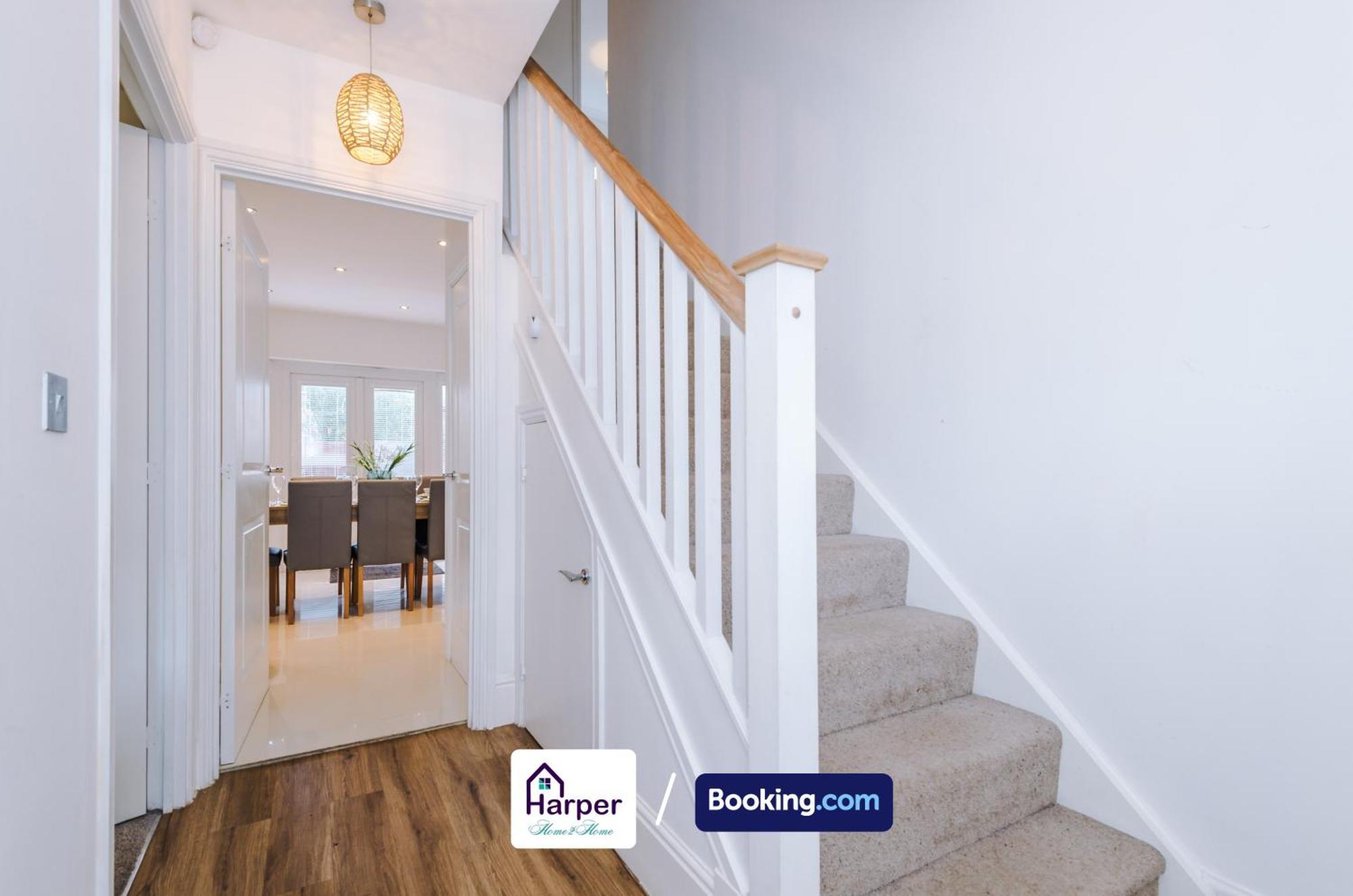 4 Bedroom By Harperletting Short Lets & Serviced Accommodation Chester With Detached Games Room Drive Long Or Short Stays Christleton Eksteriør billede