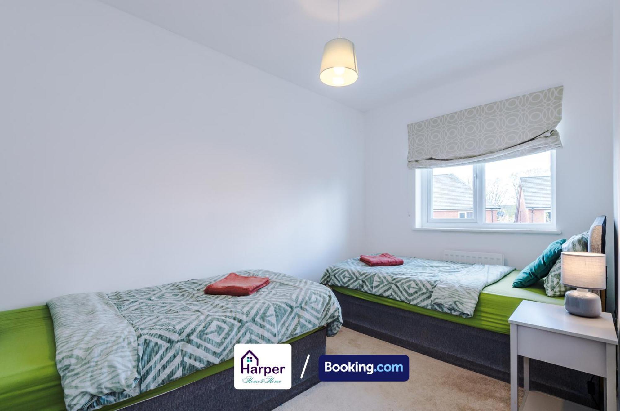 4 Bedroom By Harperletting Short Lets & Serviced Accommodation Chester With Detached Games Room Drive Long Or Short Stays Christleton Eksteriør billede