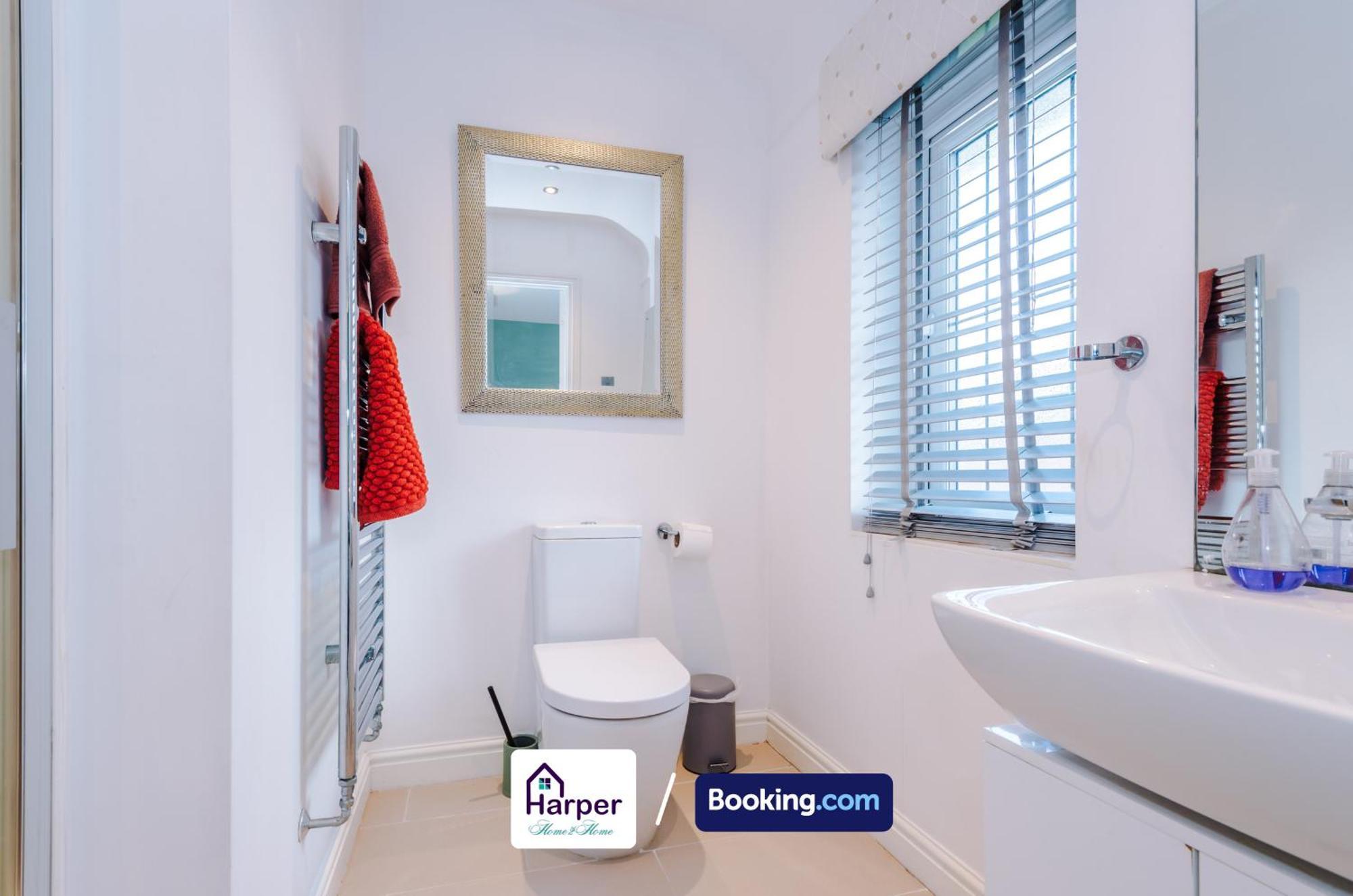 4 Bedroom By Harperletting Short Lets & Serviced Accommodation Chester With Detached Games Room Drive Long Or Short Stays Christleton Eksteriør billede