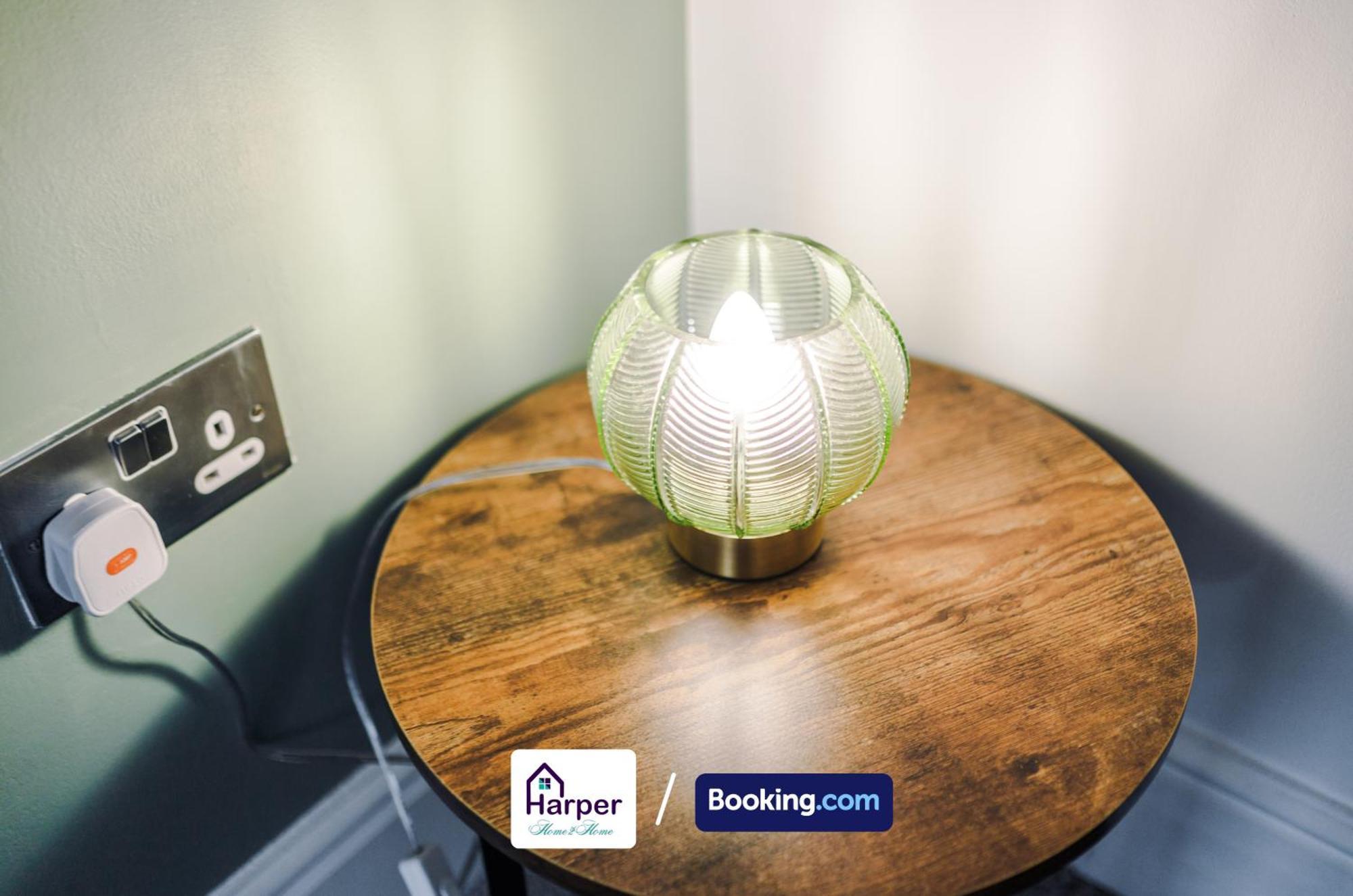 4 Bedroom By Harperletting Short Lets & Serviced Accommodation Chester With Detached Games Room Drive Long Or Short Stays Christleton Eksteriør billede