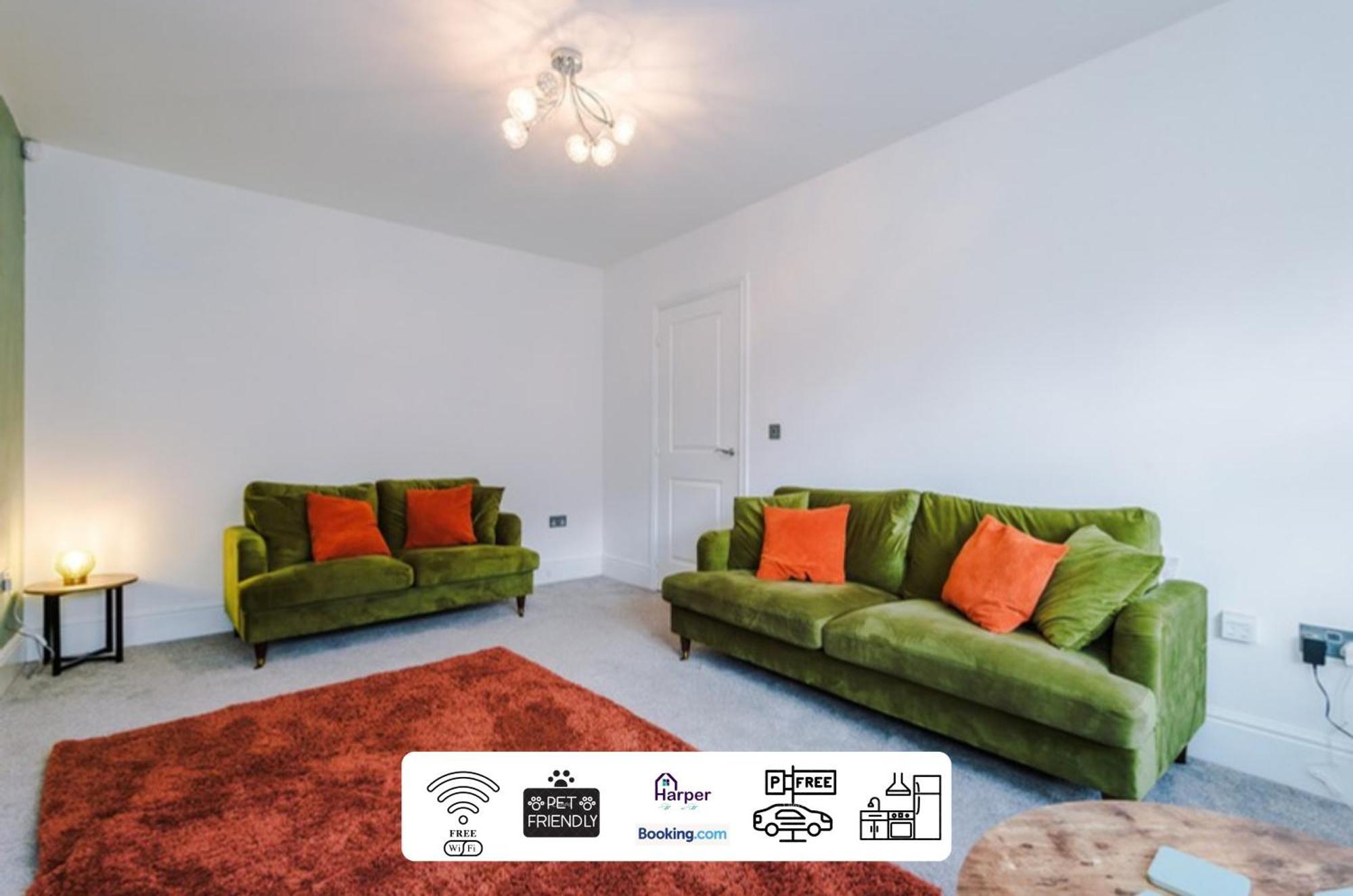 4 Bedroom By Harperletting Short Lets & Serviced Accommodation Chester With Detached Games Room Drive Long Or Short Stays Christleton Eksteriør billede